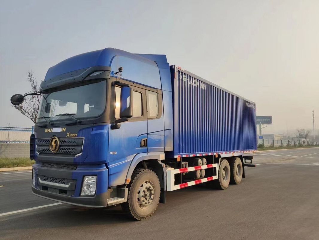 SHACMAN Wing Van Truk X3000 8x4 380Hp 10 Roda Wing Van Berat Truk Transportasi