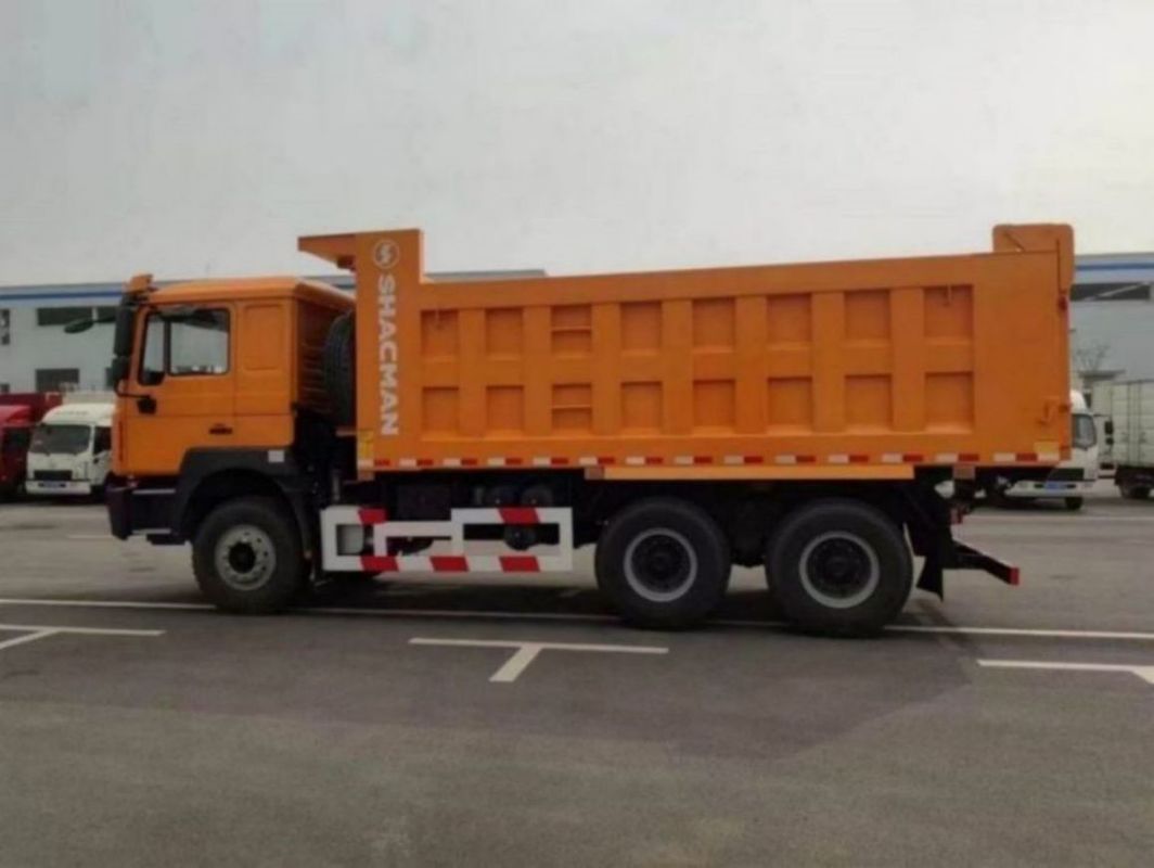 SHACMAN Single Sleeper Dump Truck F3000 6x4 400Hp EuroII Performa yang kuat dan kapasitas muatan