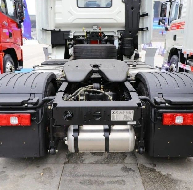 SHACMAN Kontainer Traktor Truk X3000 4 * 2 Port Terminal Traktor 420hp CUMMINS merek mesin