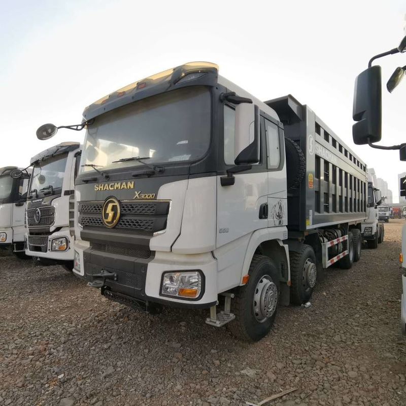 14 kaki Tinggi Truk dump berat Dilengkapi dengan rem udara dan suspensi udara naik