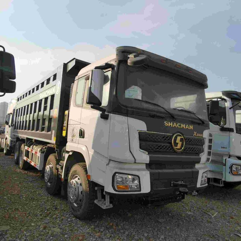14 kaki Tinggi Truk dump berat Dilengkapi dengan rem udara dan suspensi udara naik