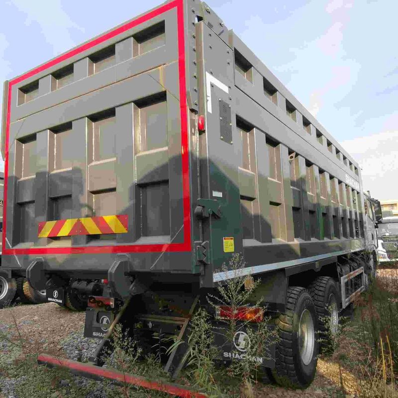 14 kaki Tinggi Truk dump berat Dilengkapi dengan rem udara dan suspensi udara naik