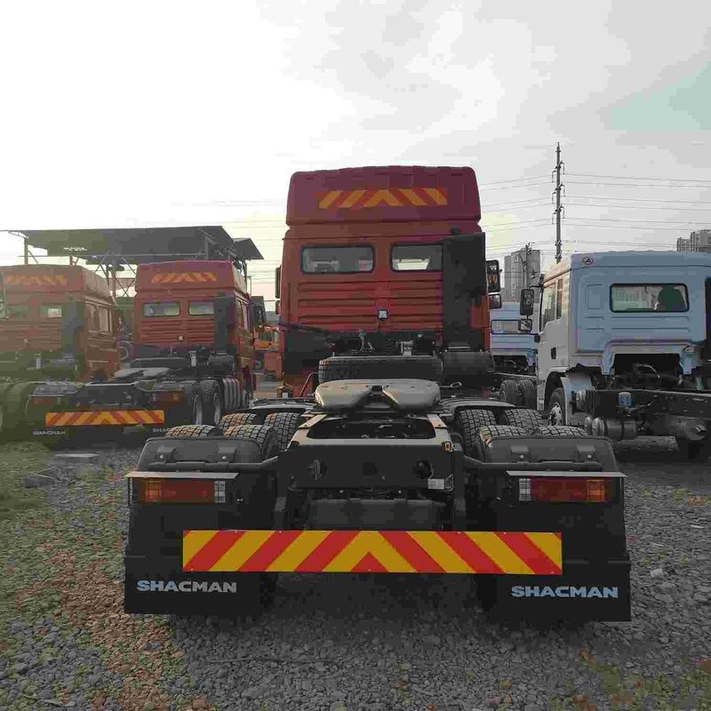 Merah SHACMAN F3000 375HP Euro V 6 roda kepala traktor 4x2 mesin WEICHAI