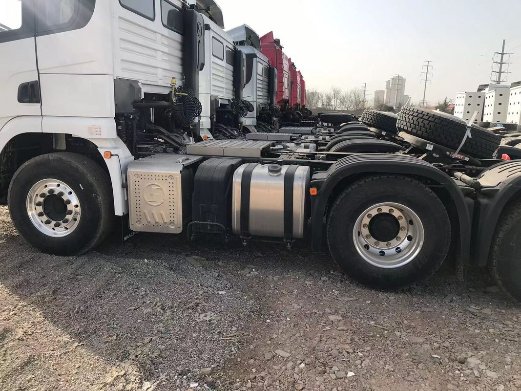 10 Roda 6X4 SHACMAN Traktor Truk X3000 SHACMAN Traktor Untuk Tanzania CUMMINS ISME420 Euro3 55Ton Traktor Truk