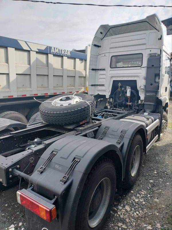SHACMAN Traktor Truk 10 Roda X3000 6x4 Kiri Pengemudi Double Sleeper Traktor Kepala Untuk Aljazair