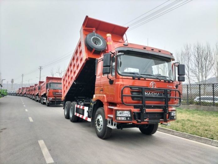 Neon Red Heavy Dump Truck Collision Mitigation System 25T Kapasitas 6x6 6x4 8x4 Drive Jenis 12 Roda 1800 3200 1350mm Wheel