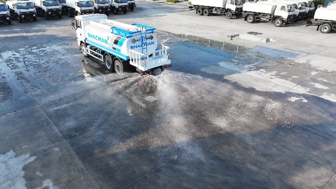 Truk Air SHACMAN H3000 4X2 dengan Mesin 336HP Tangki 10m³ dan Penggerak Tangan Kiri Euro Ⅲ