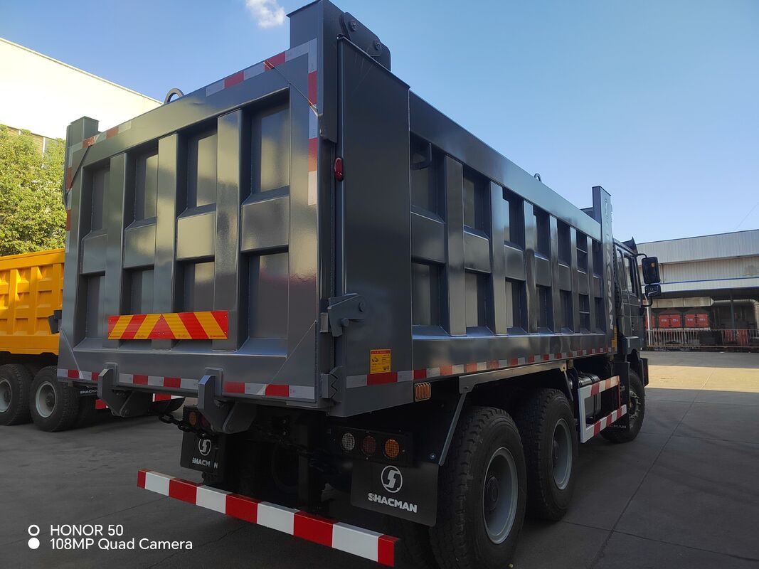 SHACMAN 3 Axle Heavy Dump Truck dengan ban 12.00R20 Tangki bahan bakar 400L dan transmisi manual 430HP EuroII 25 Ton