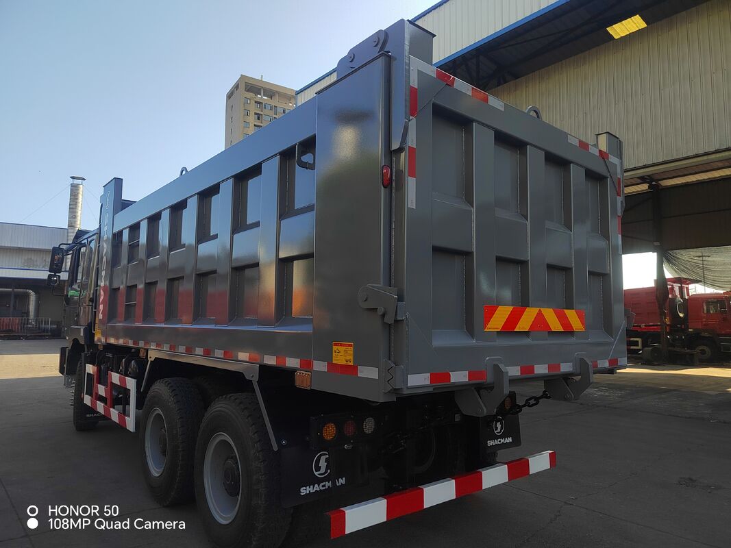 SHACMAN 3 Axle Heavy Dump Truck dengan ban 12.00R20 Tangki bahan bakar 400L dan transmisi manual 430HP EuroII 25 Ton